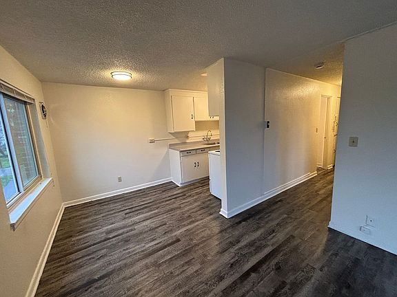 4th image of 2424 E Denny Way #201