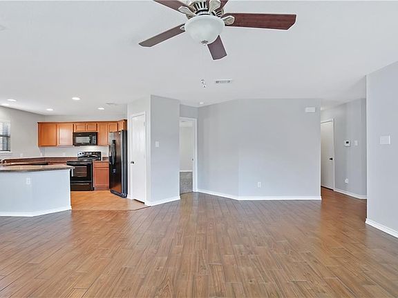 4th image of 1319 Newton St