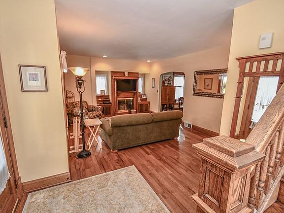 3rd image of 202 Highland Ave