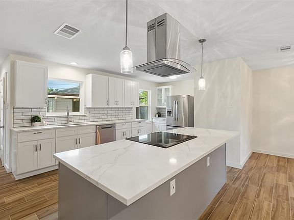 5th image of 708 Palmer Pl