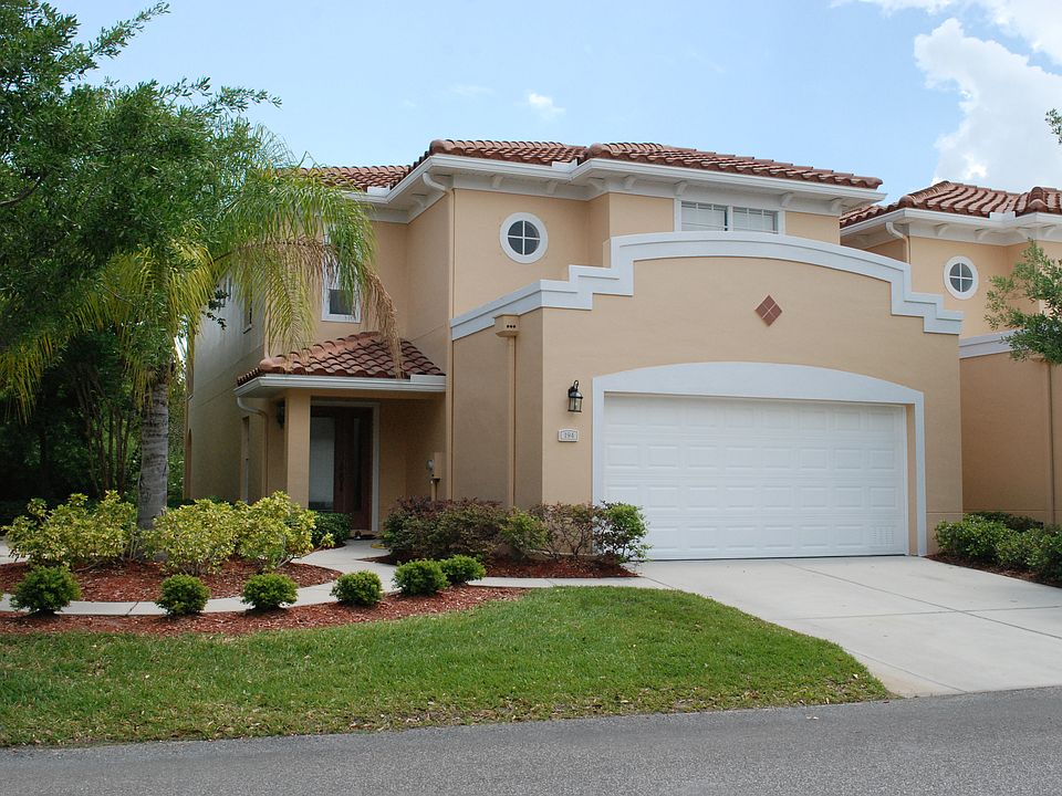 Front of Townhouse with 2 car garage