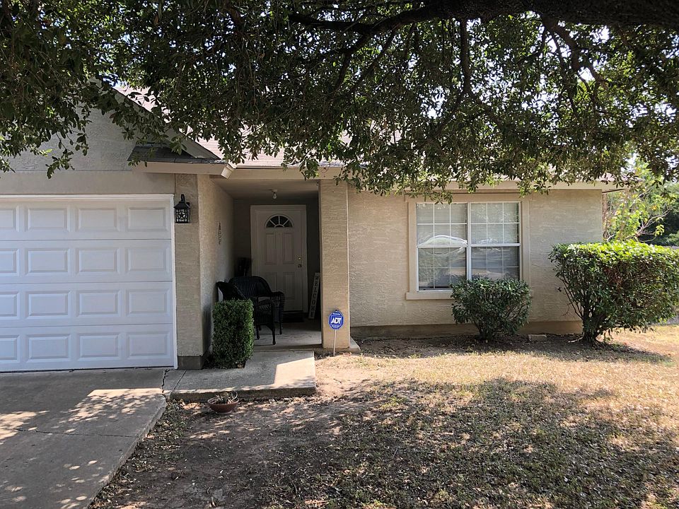 1st image of 1104 Thorn Creek Pl