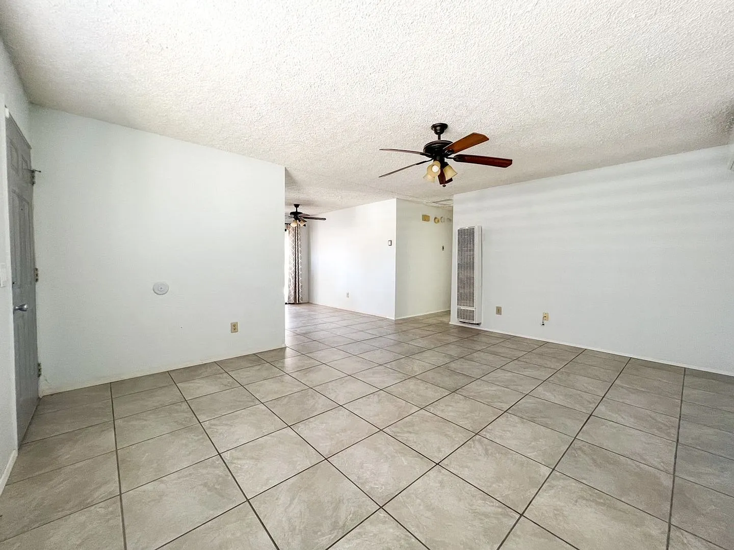 3 Bedroom Home in 29 Palms — Photo 3