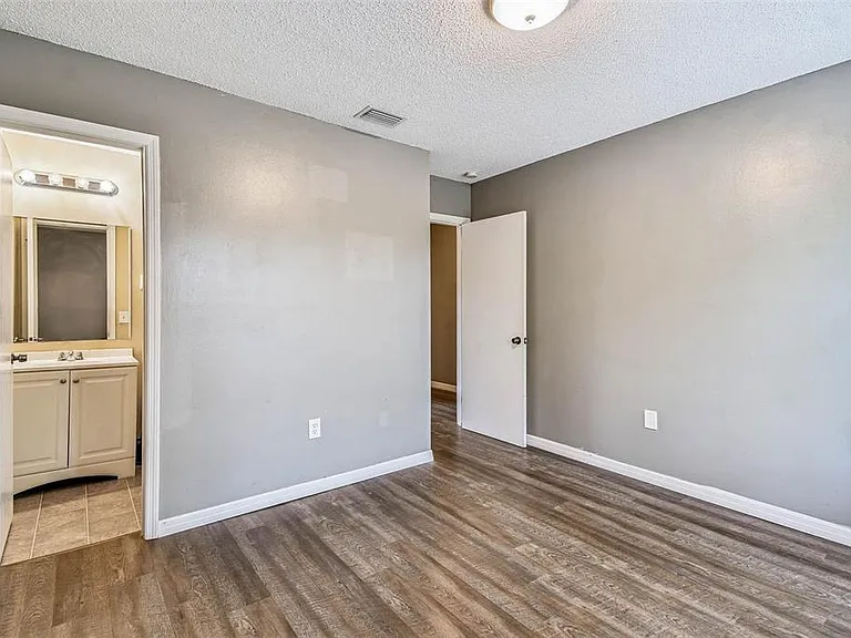 103 Brigadoon Dr — Photo 16