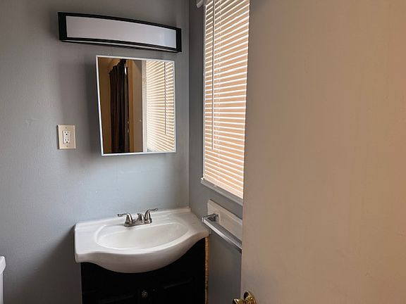 4th image of 80 W York St #B