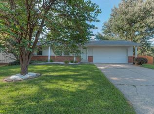 2 Parkdale Ln, Saint Peters, MO 63376