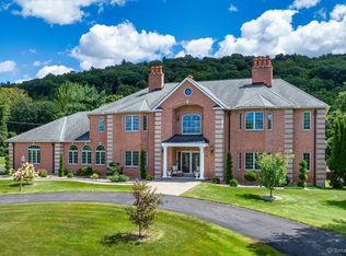 24 Hunting Ridge Drive, Simsbury, CT 06070
