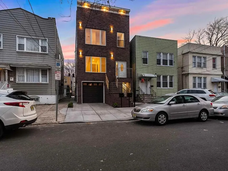 379 Ege Ave #2