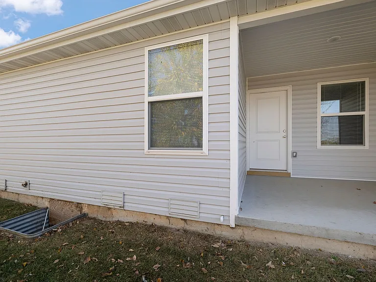 331A W Summit St — Photo 5