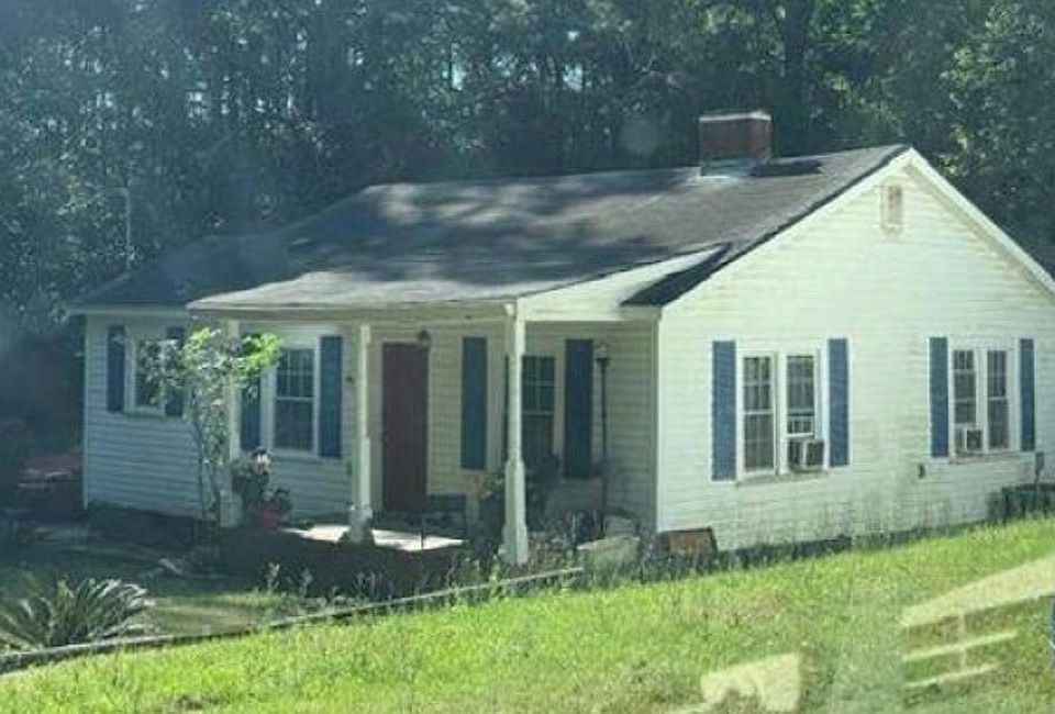 2nd image of 2701 11th Pl