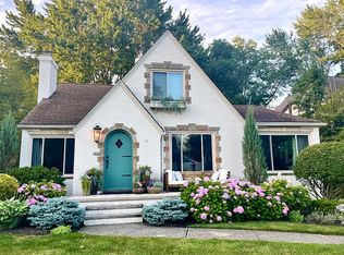 20947 Lake Rd, Rocky River, OH 44116