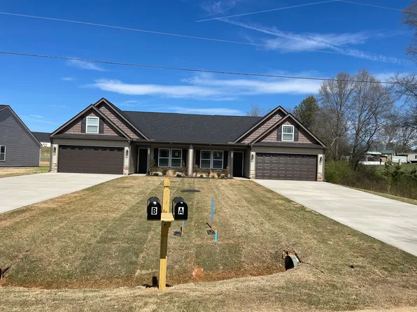 896 Bradley Dill Rd, Campobello, SC