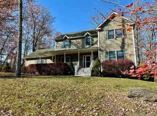 8 Carrington Ct, Salt Point, NY 12578