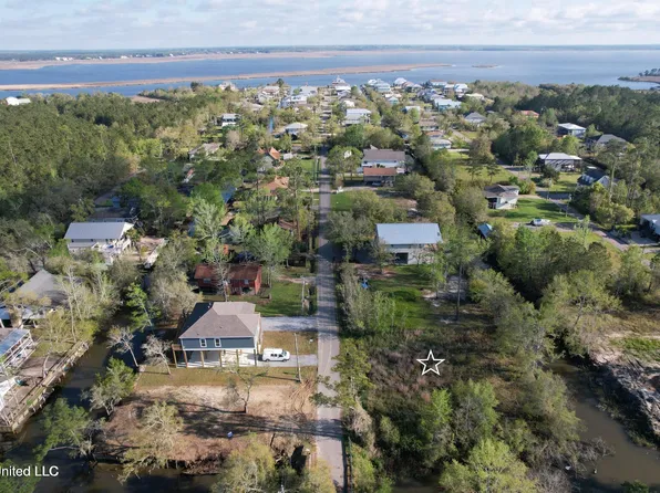 21 Good St, Bay Saint Louis, MS 39520