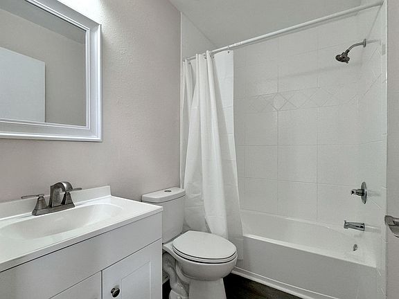 5th image of 3020 Ernest Dr APT E