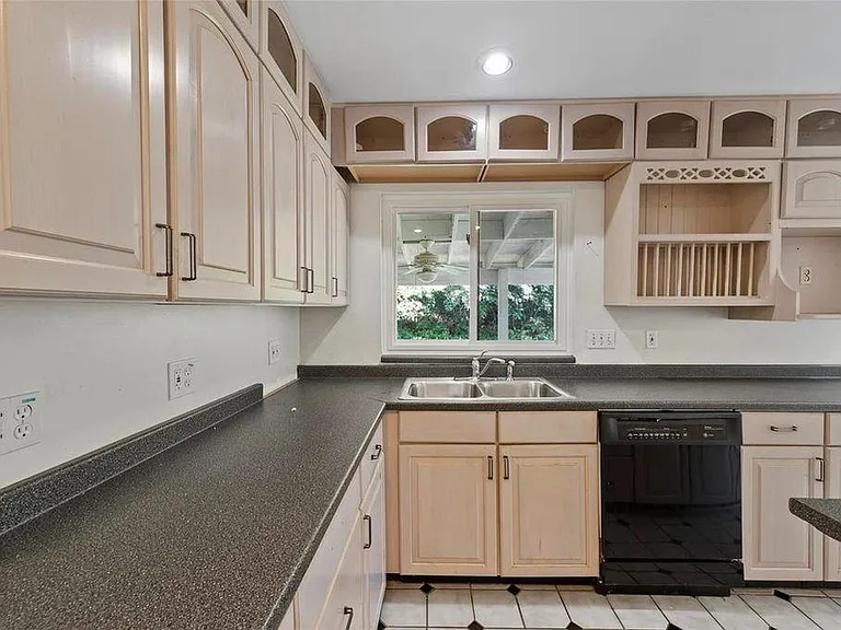 830 Nykiel Ct — Photo 3