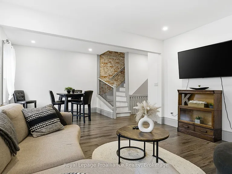 300 George St #UPPER — Photo 2
