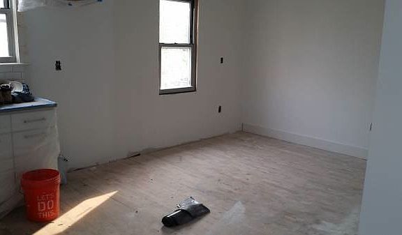 4th image of 1430 Putnam Ave