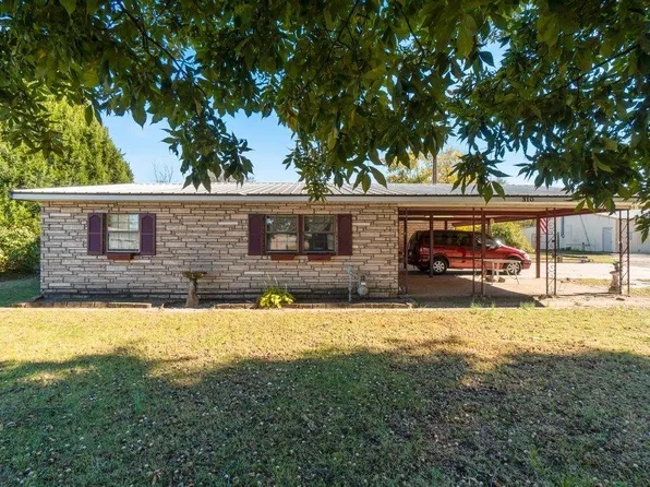 310 Matthews Ln, Sikeston, MO 63801
