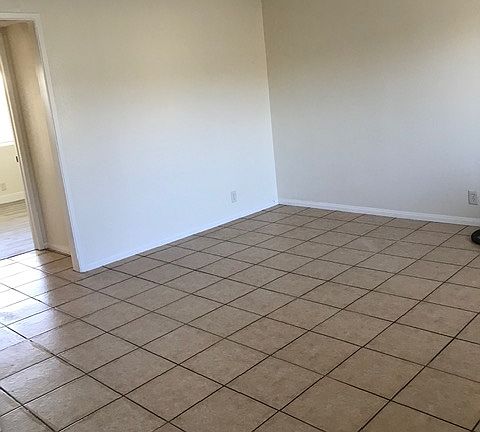 3rd image of 1046 N Willow Ave #D