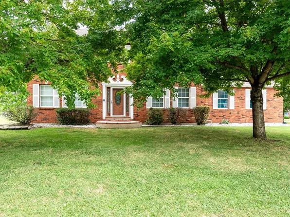 37 Legacy Dr, Granite City, IL 62040