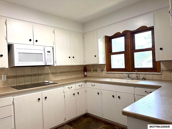 2nd image of 415 3rd Ave NW