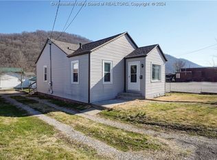 110 W Riverview Dr, Belle, WV 25015
