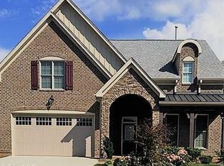 4 Galleria Ct, Greensboro, NC 27410