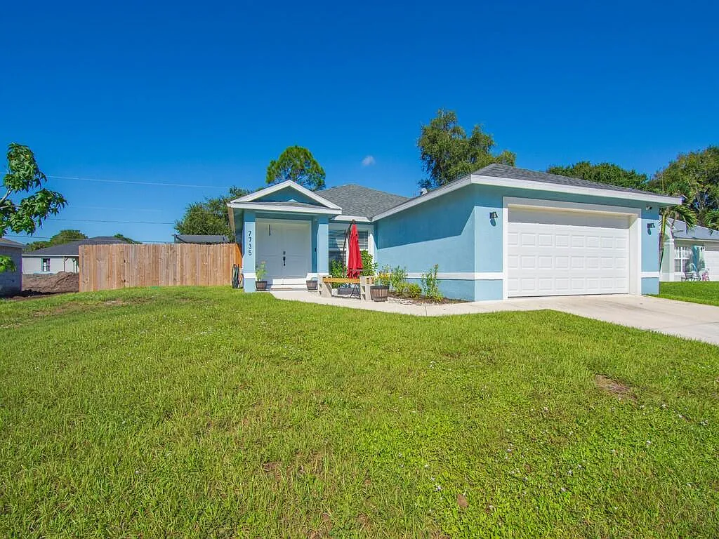 3 bed, 2.0 bath, 1954 sqft, $2,800 — Photo 1