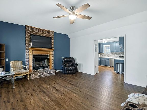 3rd image of 16 Pinecrest Ct