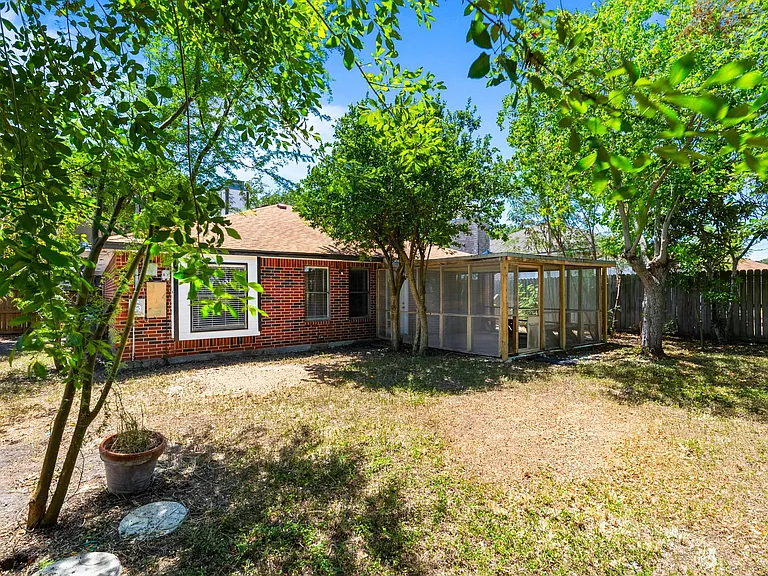 2814 Quebec Dr — Photo 10