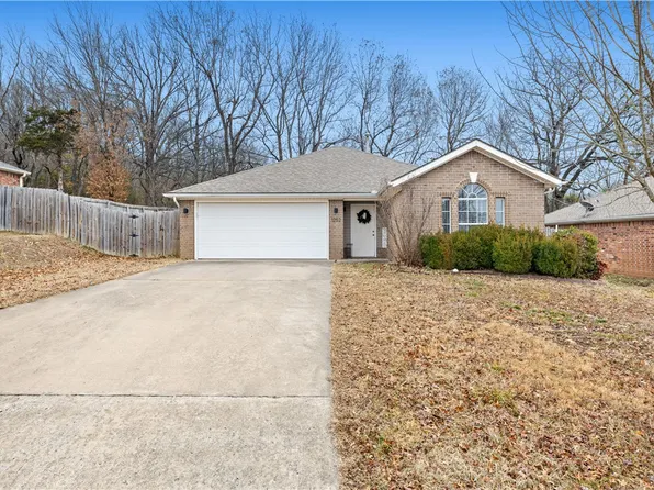 1252 S China Berry Ln, Fayetteville, AR 72704