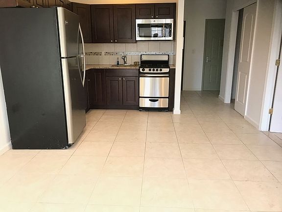 5th image of 3047 38th St APT 2R