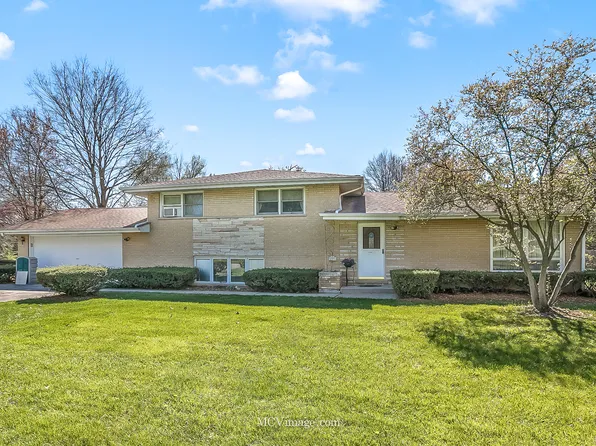 14322 McCarthy Rd, Lemont, IL 60439
