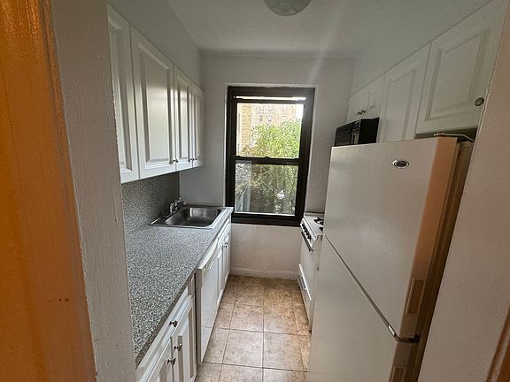 3rd image of 3129 Fairfield Ave #C3