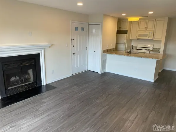 297 Cozzens Ct, East Brunswick, NJ 08816