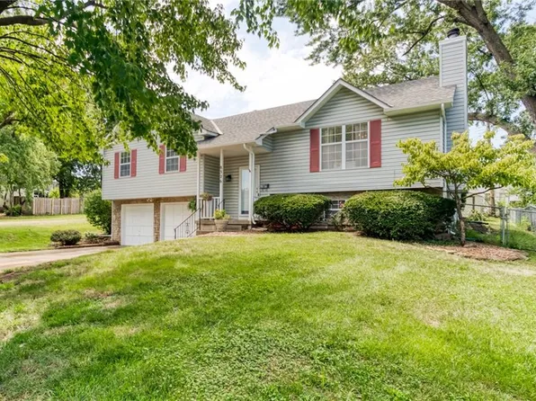 8326 Central St, Kansas City, MO 64114