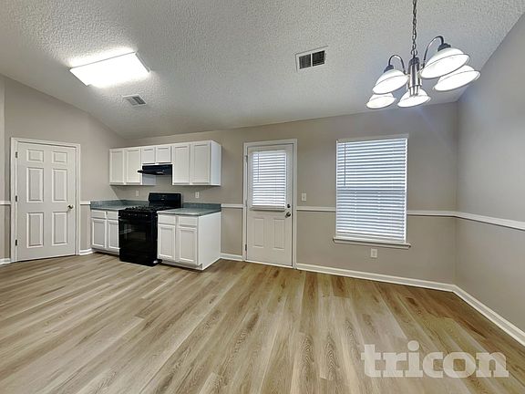 3rd image of 240 Kings Cv