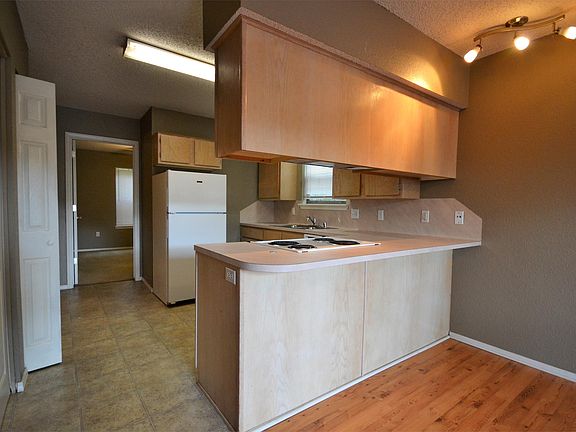 4th image of 1621 N Leverett Ave APT 10