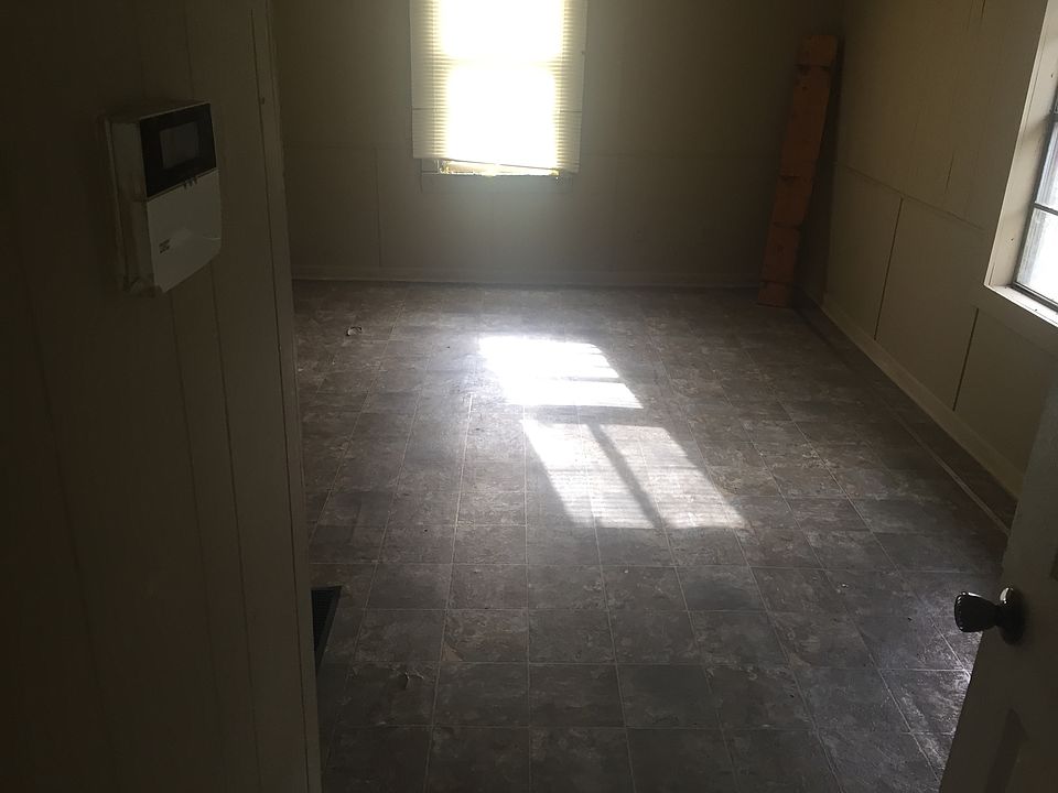 1st image of 921 S Theater St
