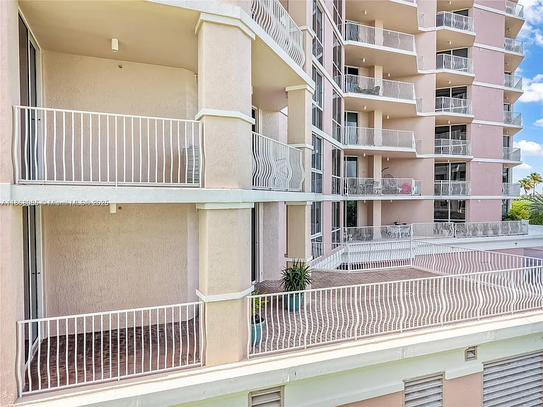 1460 S Ocean Blvd #304 — Photo 73