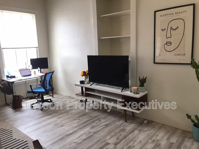 343 S Convent Ave — Photo 14