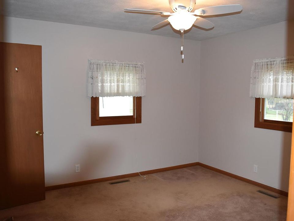 2nd image of 913 E South St