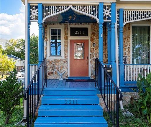4th image of 2211 Barton Ave