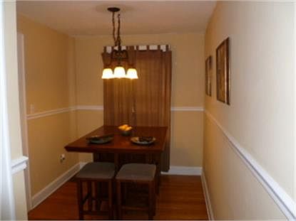 4th image of 826 Elizabeth Ave
