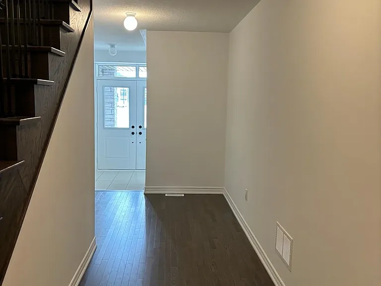 504 Littlewood Ln — Photo 2