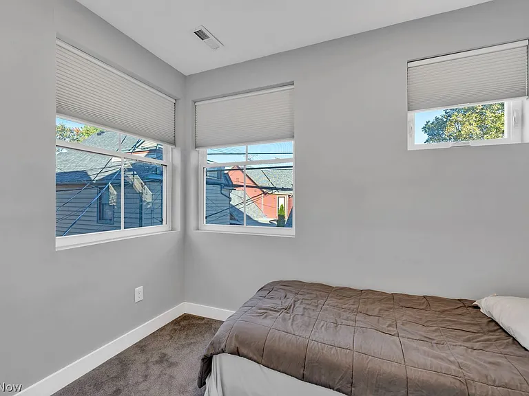 2702 Bridge Ave — Photo 20