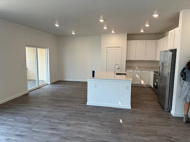 3 bed, 2.5 bath, 1850 sqft, $3,100 — Photo 1