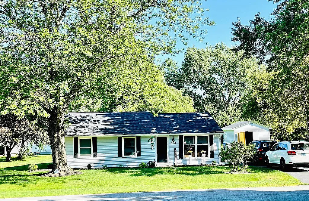 9621 Oriole Ln photo 1