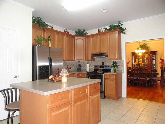 Beautiful cabinets and tile 